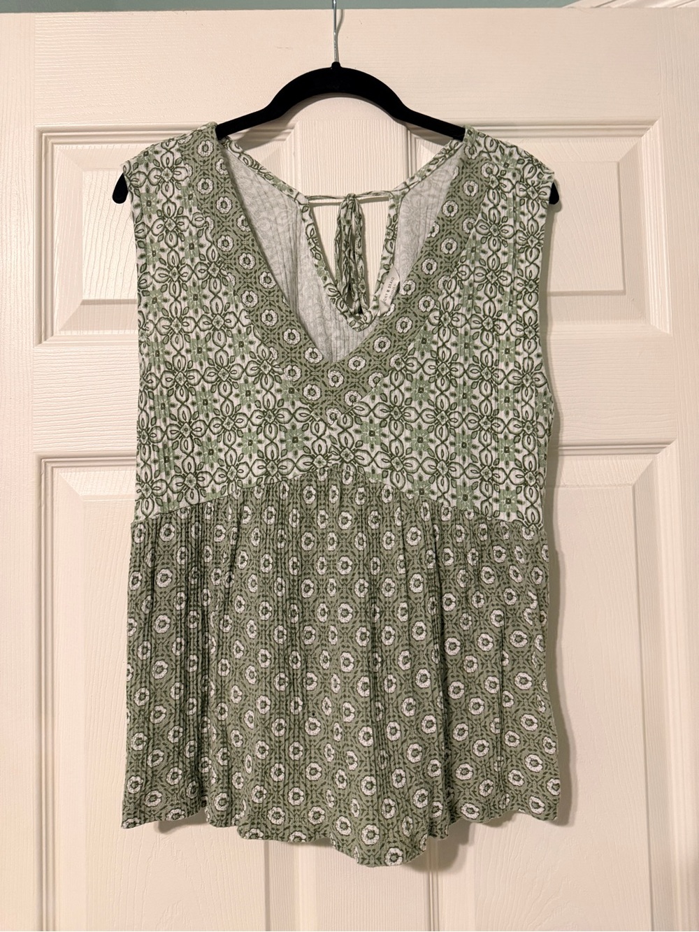 Lucky Brand Green and White Printed V-Neck Tie-Back Tank